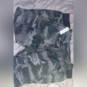 Brand new tna cargo pants
